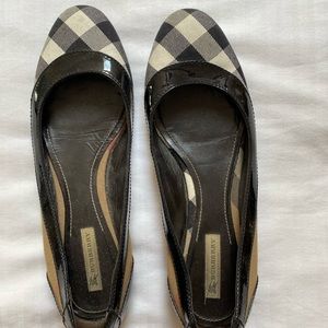 Burberry Black Patent Leather Flats size 39.5
